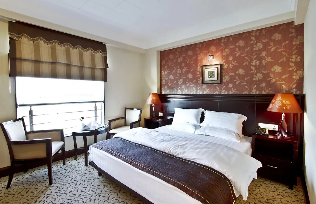 Hotel Gargee Grand-1