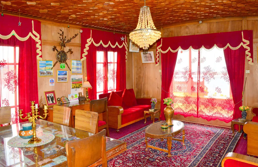 Golden Flower Heritage Houseboat-1