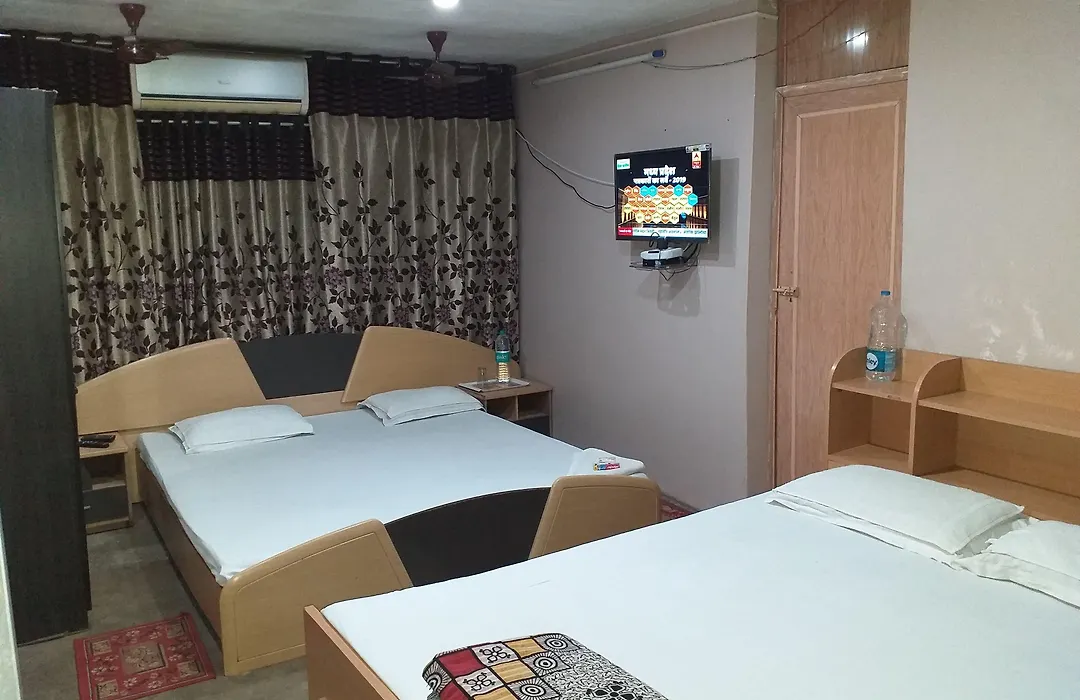 Royal Paying Guest-1