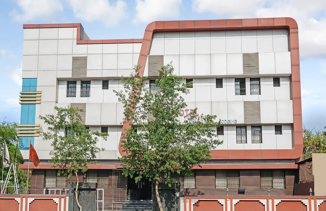 Oyo 33396 Hotel Kartik-1