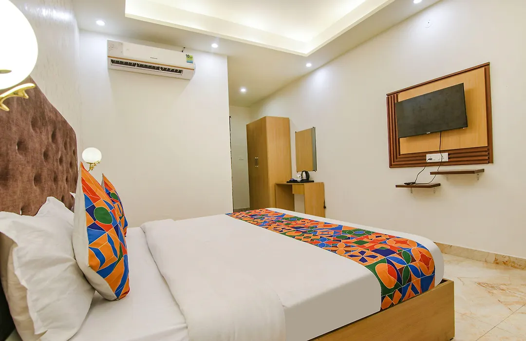 Fabhotel Crown Star-1