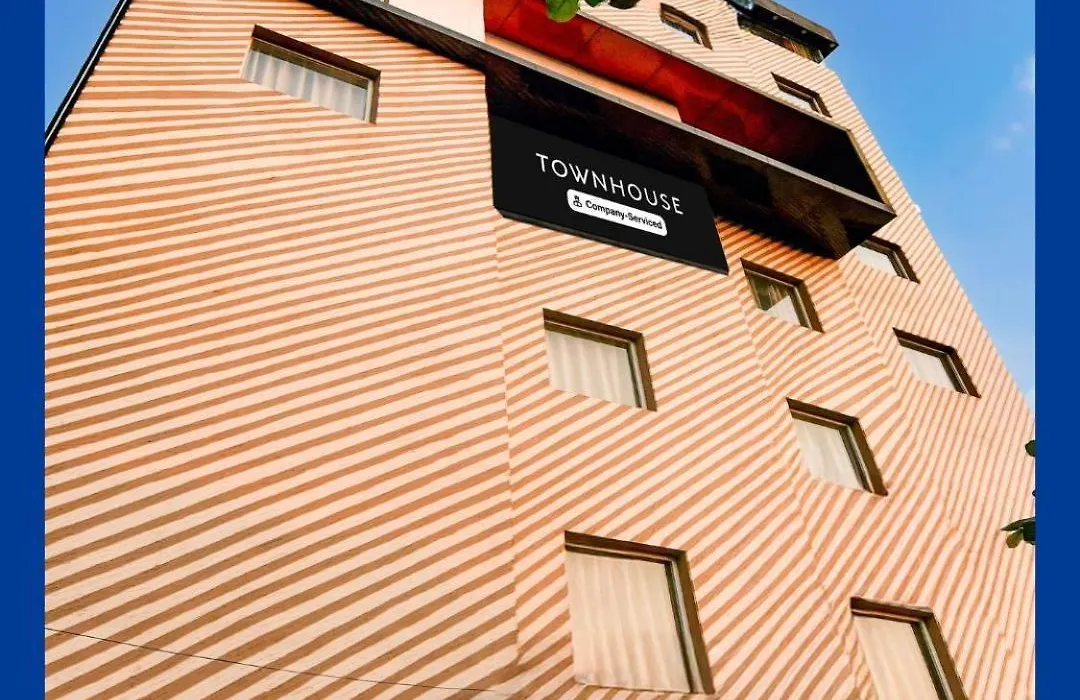Super Townhouse Vip Road Formerly The Sky-1