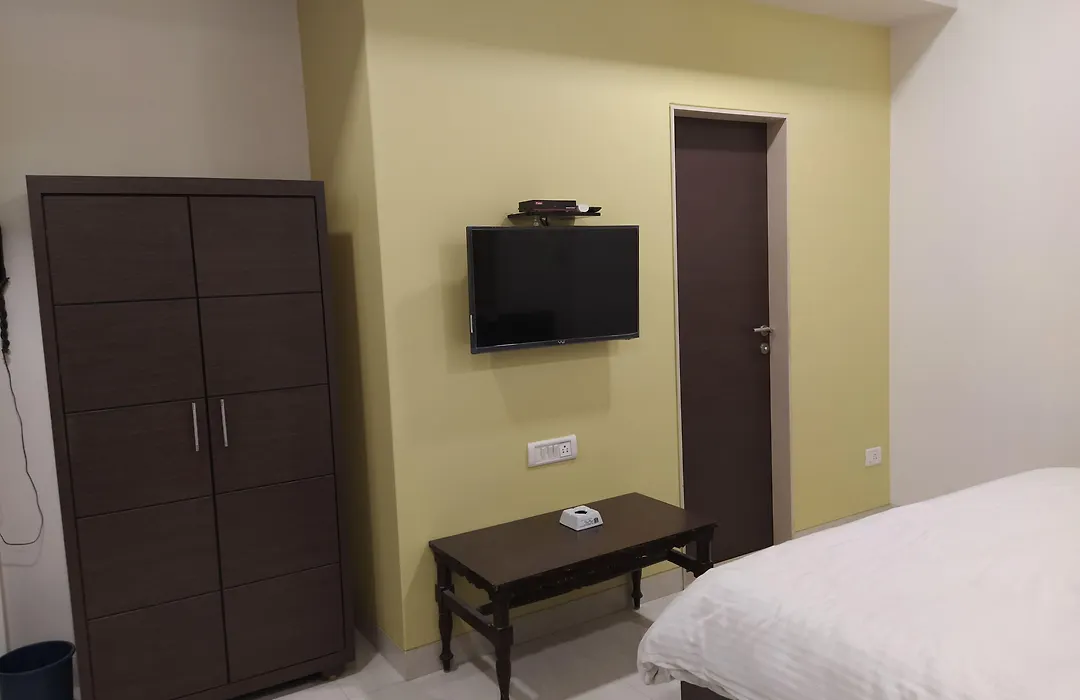 Pals Hotel-1
