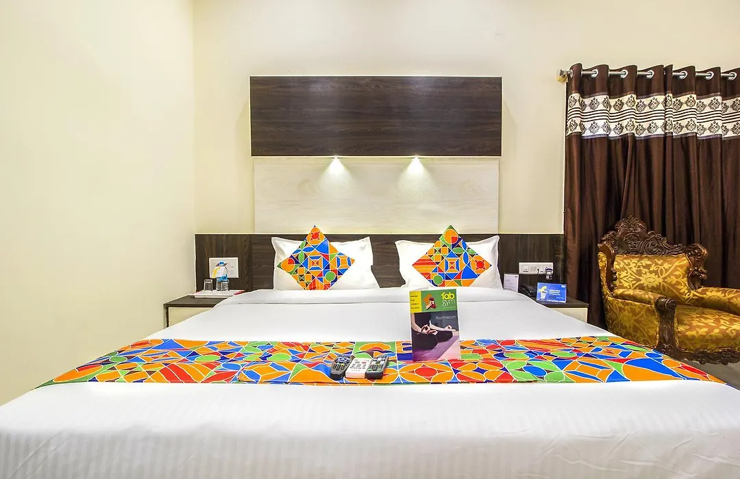 Fabhotel Crown Suites - Nr Sony Signals-1