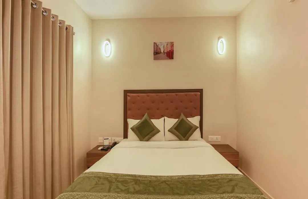 Treebo Goodland Residency - 500M From Railway Station-1