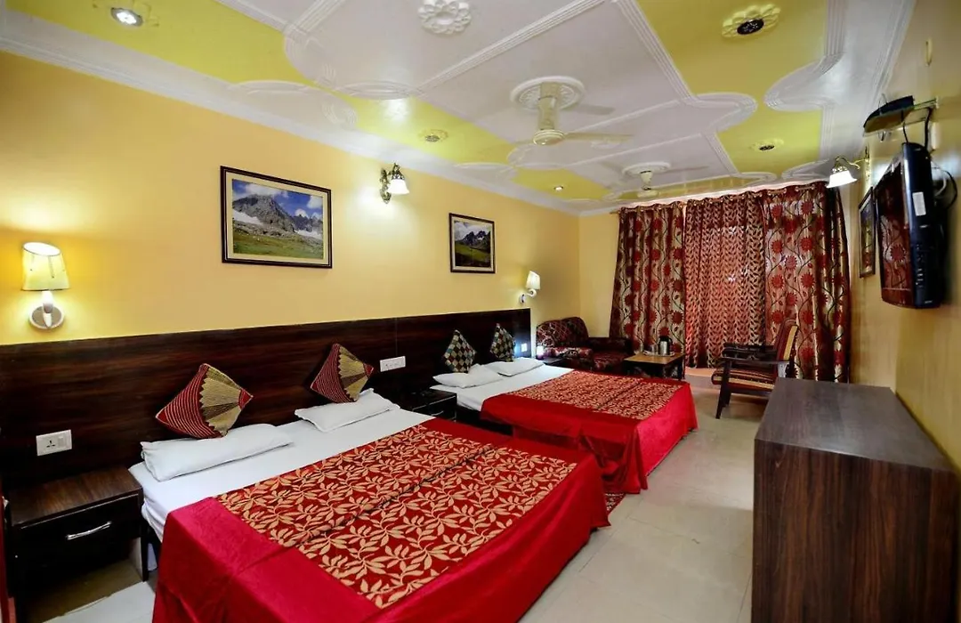 Oyo 4529 Hotel Star Of Kashmir-1