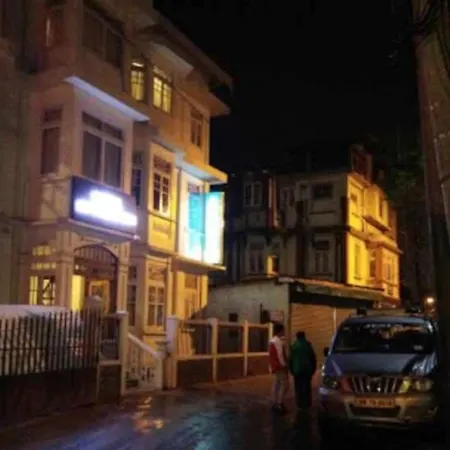 Goroomgo Shambhu Mall Road Darjeeling-3