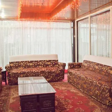 Goroomgo Shambhu Mall Road Darjeeling-2