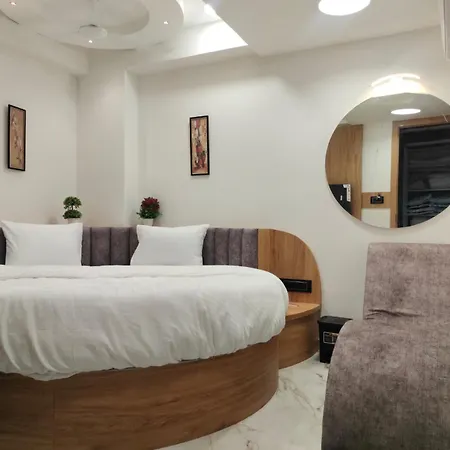 Hotel Lavish-3