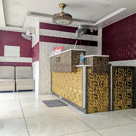 Hotel Feathers-2
