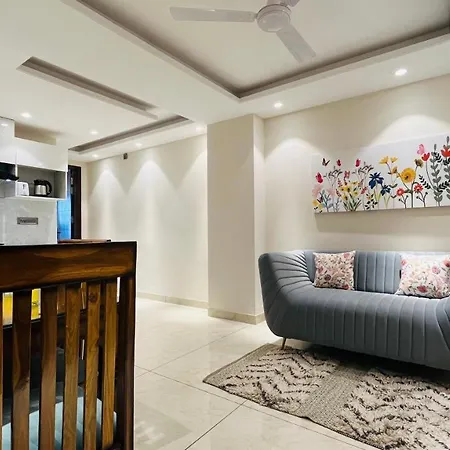Bluo 1Bhk Suite - Balcony, Lift, Gym, Parking-2