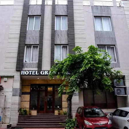 Hotel Grand In Near Vaishali Metro Station-2