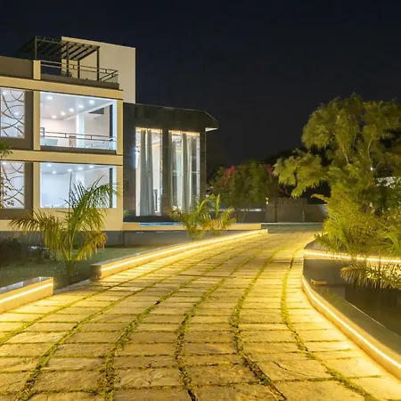 Stayvista'S Avadh Vatika - Mountain-View Villa With Outdoor Pool, Lawn Featuring A Gazebo & Bar-2