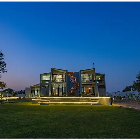 Casa Concreto- 5-Bedroom Luxury Villa With All Weather Pool-3