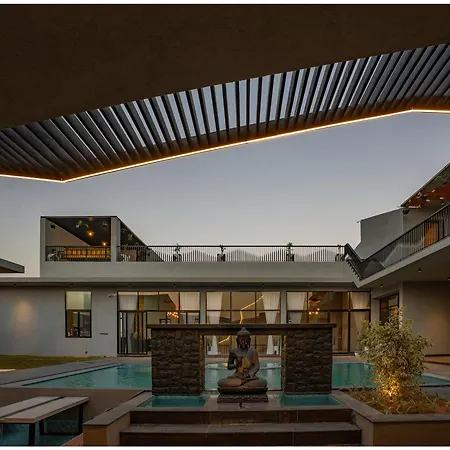 Casa Concreto- 5-Bedroom Luxury Villa With All Weather Pool-2
