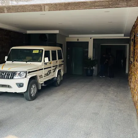 Hotel Monsoon Palace Guwahati-3