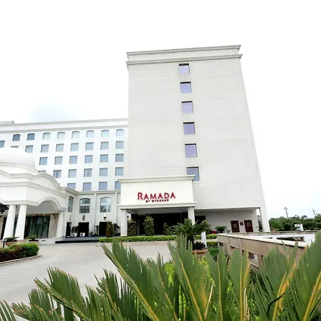 Ramada By Wyndham Lucknow Hotel And Convention Center-3