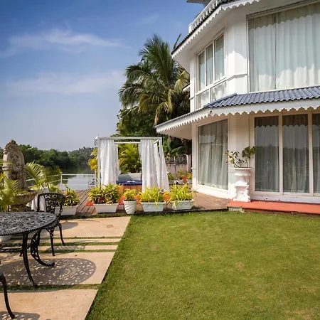 Stone Wood Riverfront Resort, Siolim-2