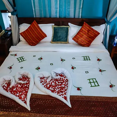 Old Lighthouse Bristow Hotel , Fort Kochi-3