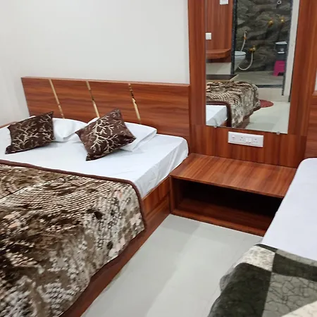 Hotel Barsana Palace, Near Mahakal Temple- 200 Meter-2