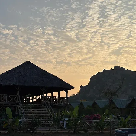 Mowgli'S Cafe Hampi & Guest House-3
