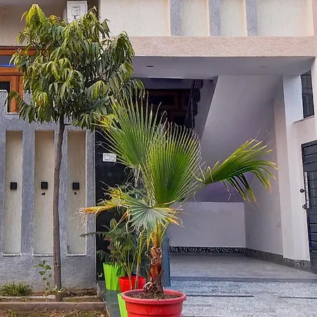 Hotel O Luxury Inn - 2-3