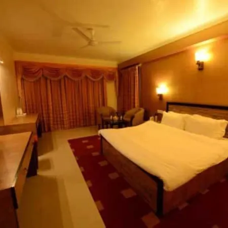 Manali Hotel Premium Park Paradise - Restaurant And Parking Facilities - Best Hotel In Manali-2