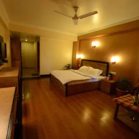 Manali Hotel Premium Park Paradise - Restaurant And Parking Facilities - Best Hotel In Manali-3