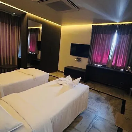 Ariya Nivaas A Vegetarian Hotel-2