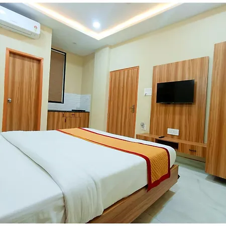 Hotel Nikunj Palace ! Close To Prem Mandir, Isckon Temple And Main Places ! Fully Air Conditioned Premium Family Rooms With All The Facilities And Amenities ! Lift And Parking Availability-3