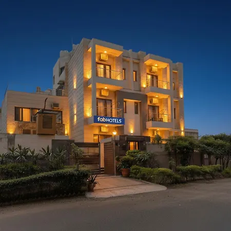 Fabhotel Phoenix Hospitality - Nr Dlf Cyber Hub & Metro, Gurugram-3