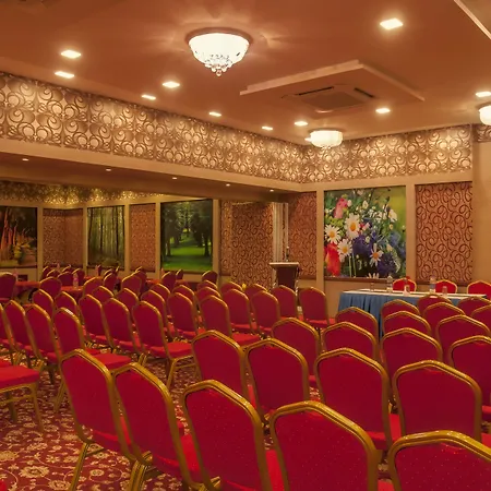 Royal Court-3