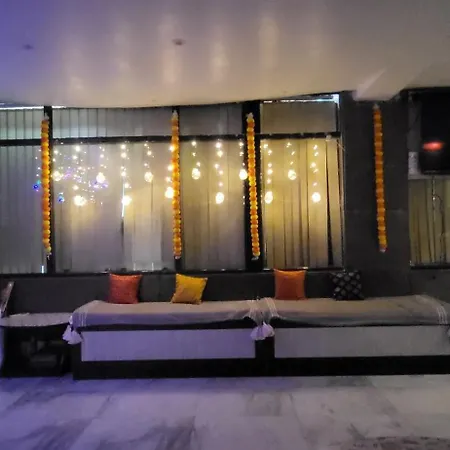 Hotel Rani Palace At Lake Fatehsagar-2