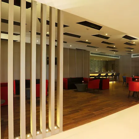 Ramada By Wyndham Lucknow Hotel And Convention Center-2