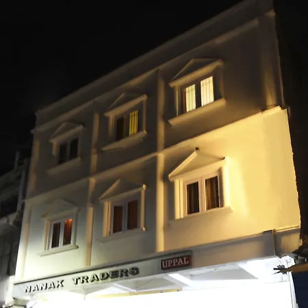 Itsy Hotels Royal Monarch-2