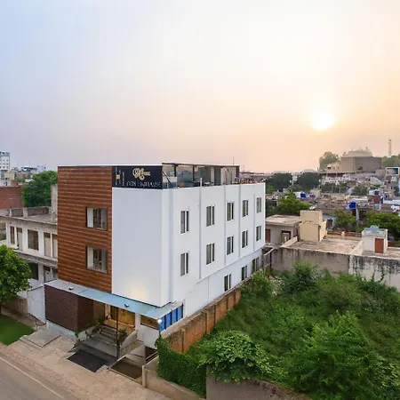 Hotel Ten Square - 5 Minutes From The Taj Mahal-3
