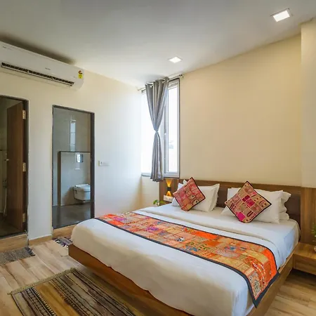 Tripli Hotels Le Shelton-2