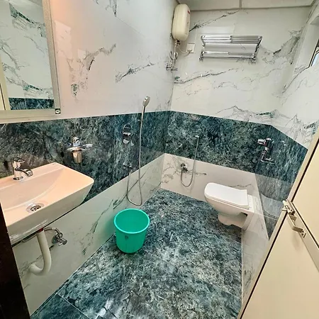 Hotel Broadway Colaba-2