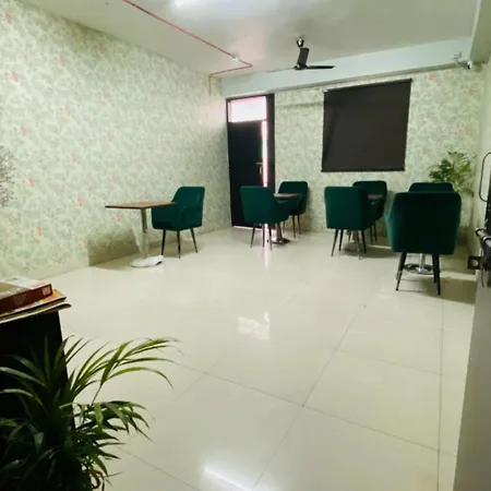 Homestay At Kashmiri Gate Metro & Old Delhi Railway Station-3