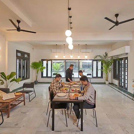 Poshtel Vns-3