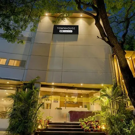 Super Townhouse Andheri Sakinaka Metro Formerly Hotel Amour-3