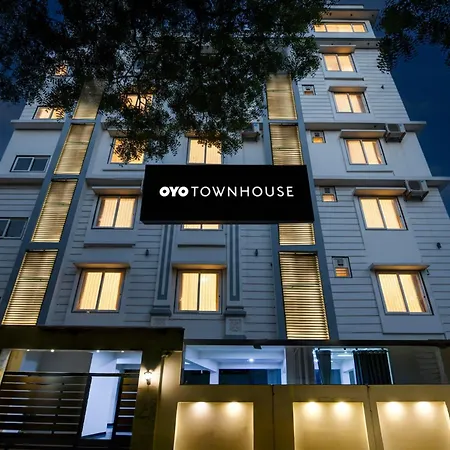 Townhouse The 36 Inn Madhuravada Bus Stop-3