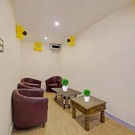 Super Townhouse Fantasea Hotels Near Omr-3