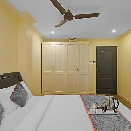 Super Townhouse Fantasea Hotels Near Omr-2