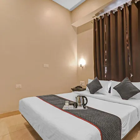 Super Townhouse Amaraa Hotel Near Phoenix Palassio-3