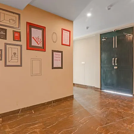 Super Townhouse Amaraa Hotel Near Phoenix Palassio-2