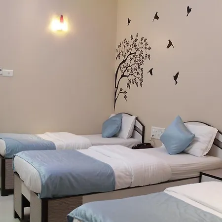 Hotel Broadway Colaba-3
