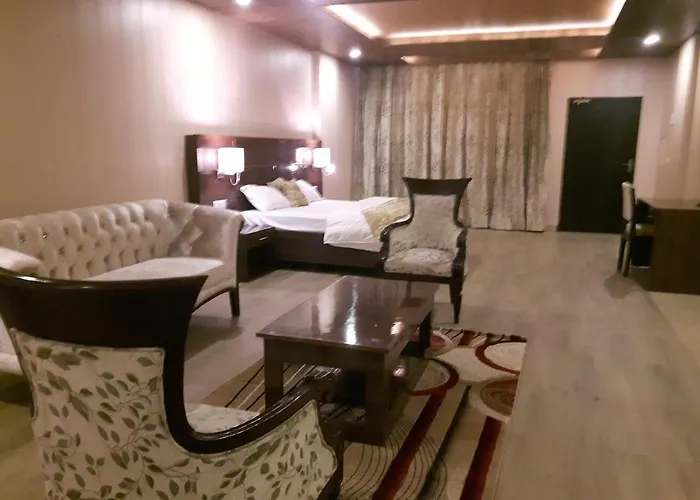 Maple Leaf Hotel