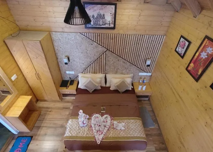 Rooftop Cottages & Restaurant, Pangot