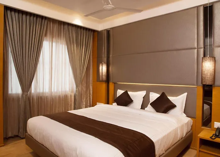 Sri Aadhish Grand Hotel